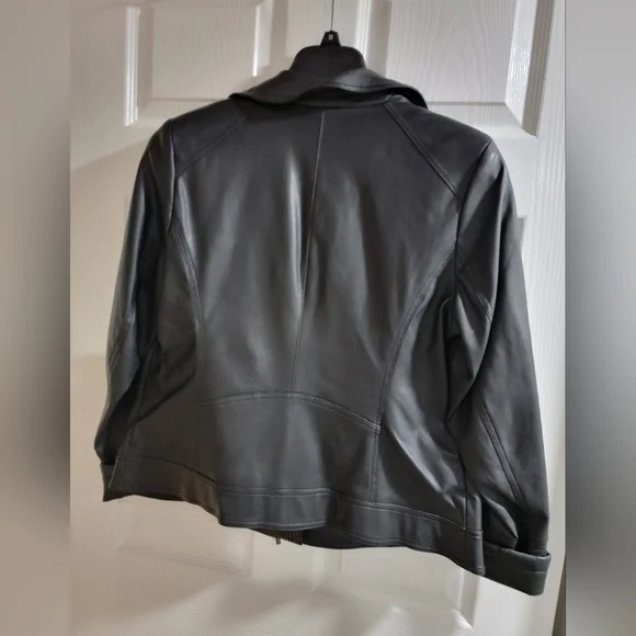 OMG- How cute is this coat- leather jacket by Dennis Basso. Size 12 - Picture 7 of 10